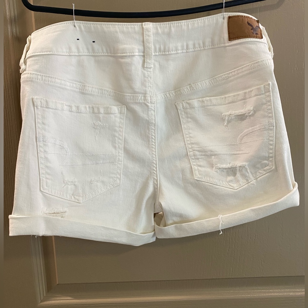 American Eagle 🦅 Ladies Distressed Shorts Size 8. - Picture 2 of 5